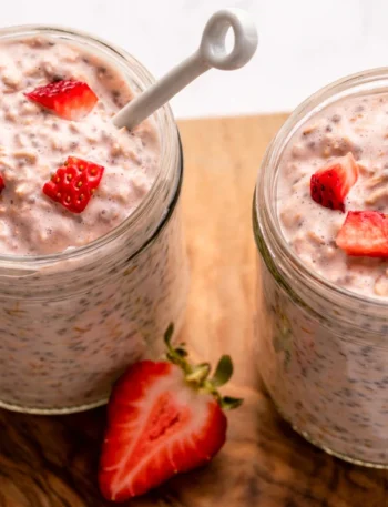 strawberry _overnight_oats_img
