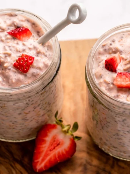 strawberry _overnight_oats_img